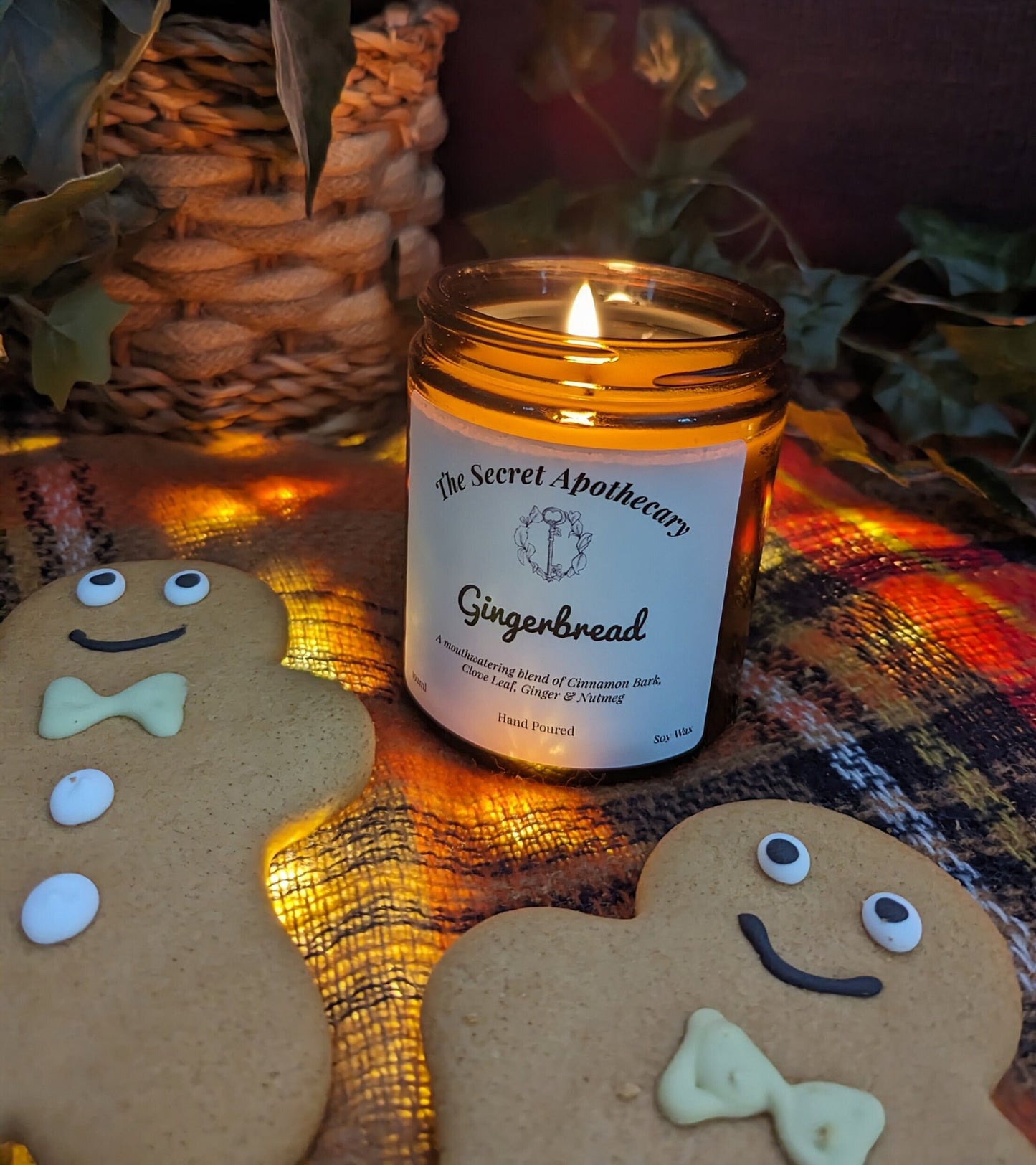 Gingerbread Luxury Scented Candle - 100% organic soy wax candle with premium essential oils in amber glass jar. Eco friendly.