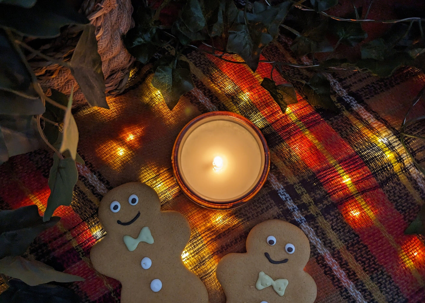 Gingerbread Luxury Scented Candle - 100% organic soy wax candle with premium essential oils in amber glass jar. Eco friendly.