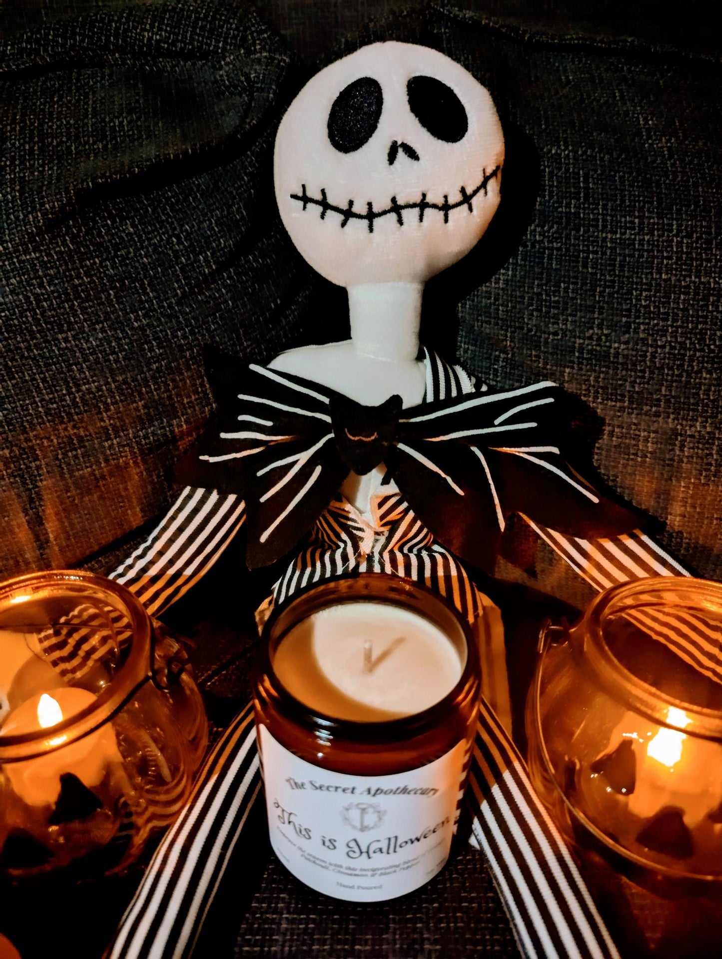 This is Halloween Luxury Scented Candle - 100% organic soy wax with premium essential oils in amber glass jar. Nightmare Before Christmas.