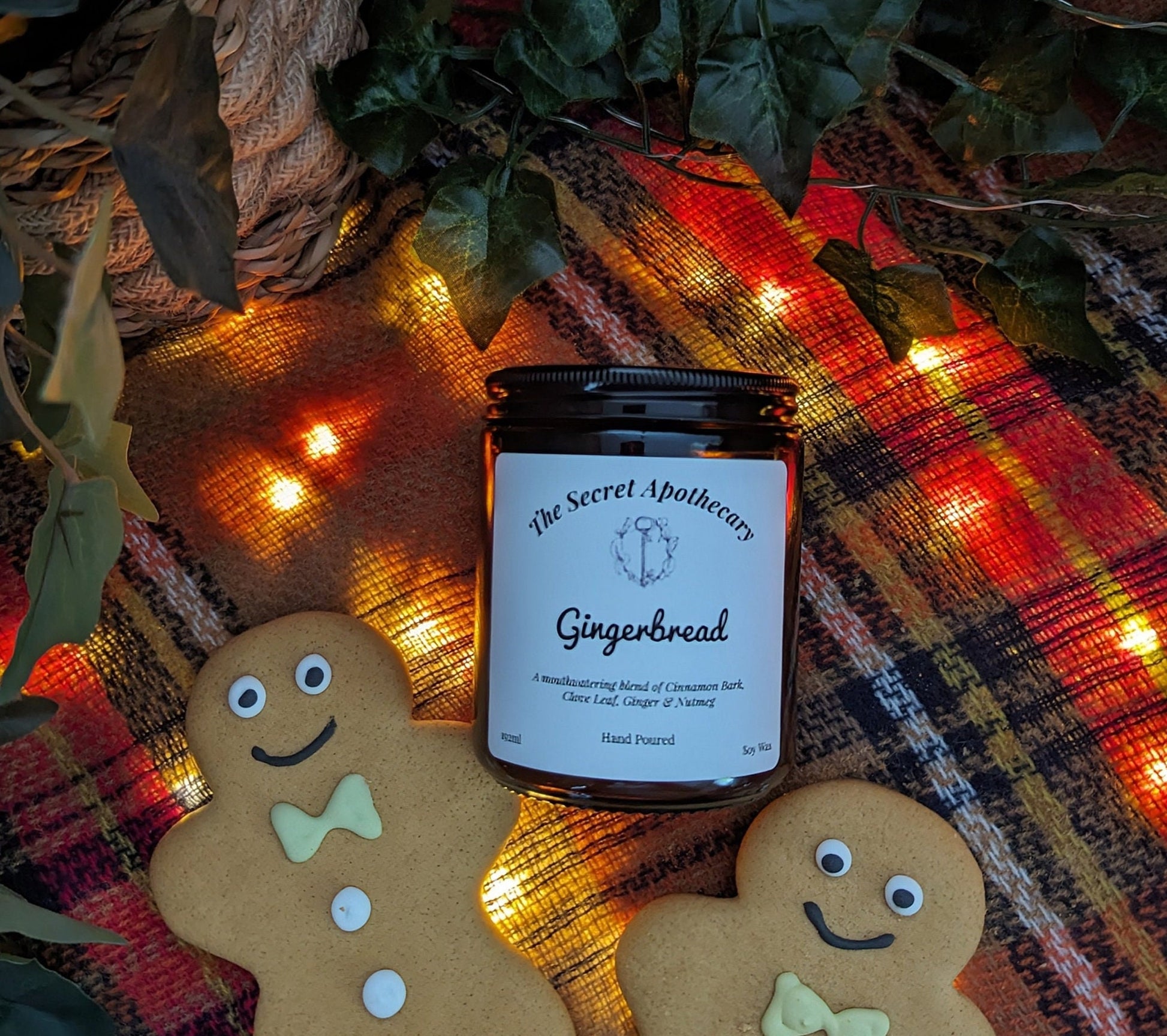 Gingerbread Luxury Scented Candle - 100% organic soy wax candle with premium essential oils in amber glass jar. Eco friendly.