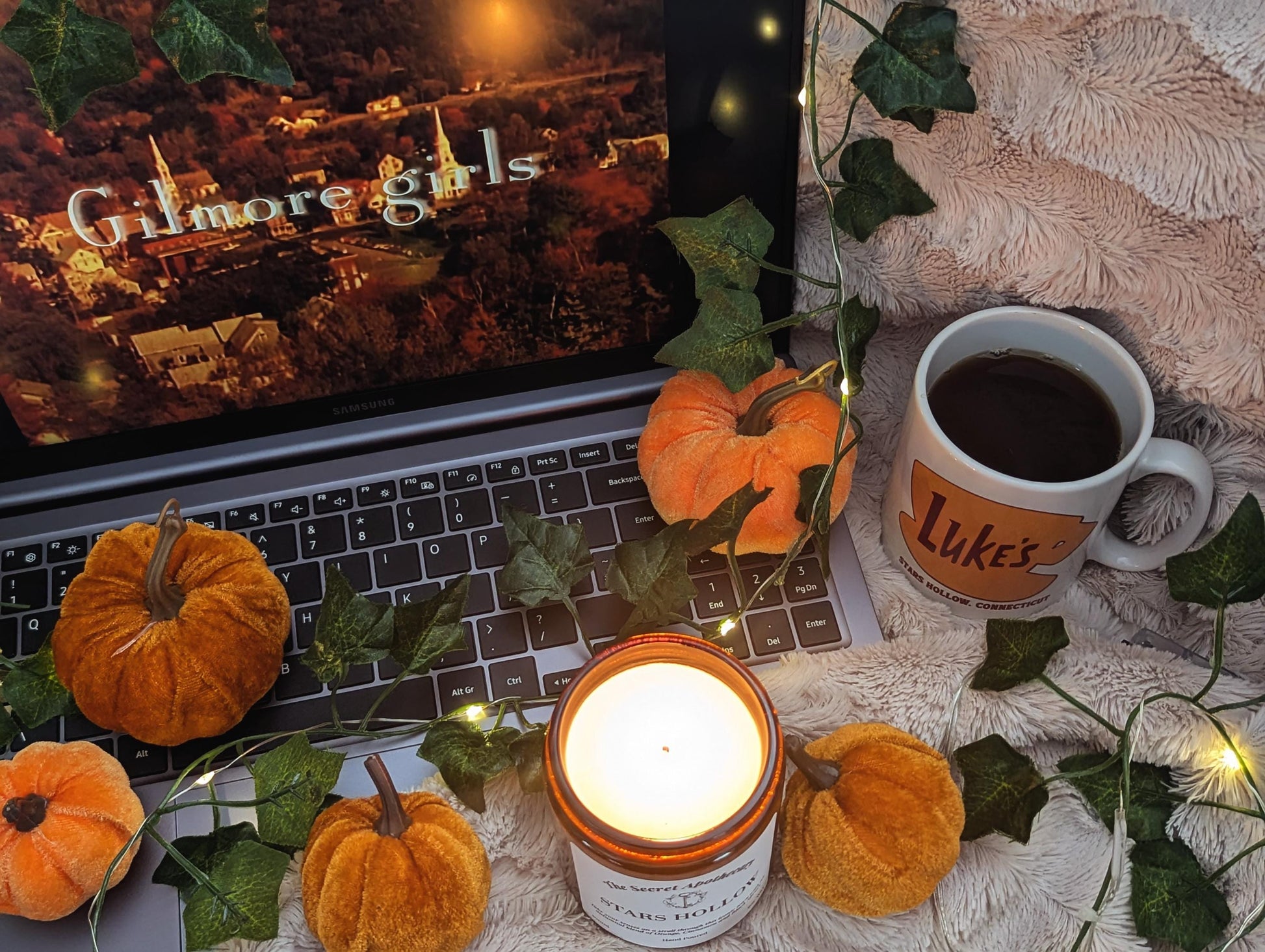 Stars Hollow Luxury Scented Candle - 100% Organic Soy Wax With Premium Essential Oils in Amber Glass Jar. Gilmore Girls.