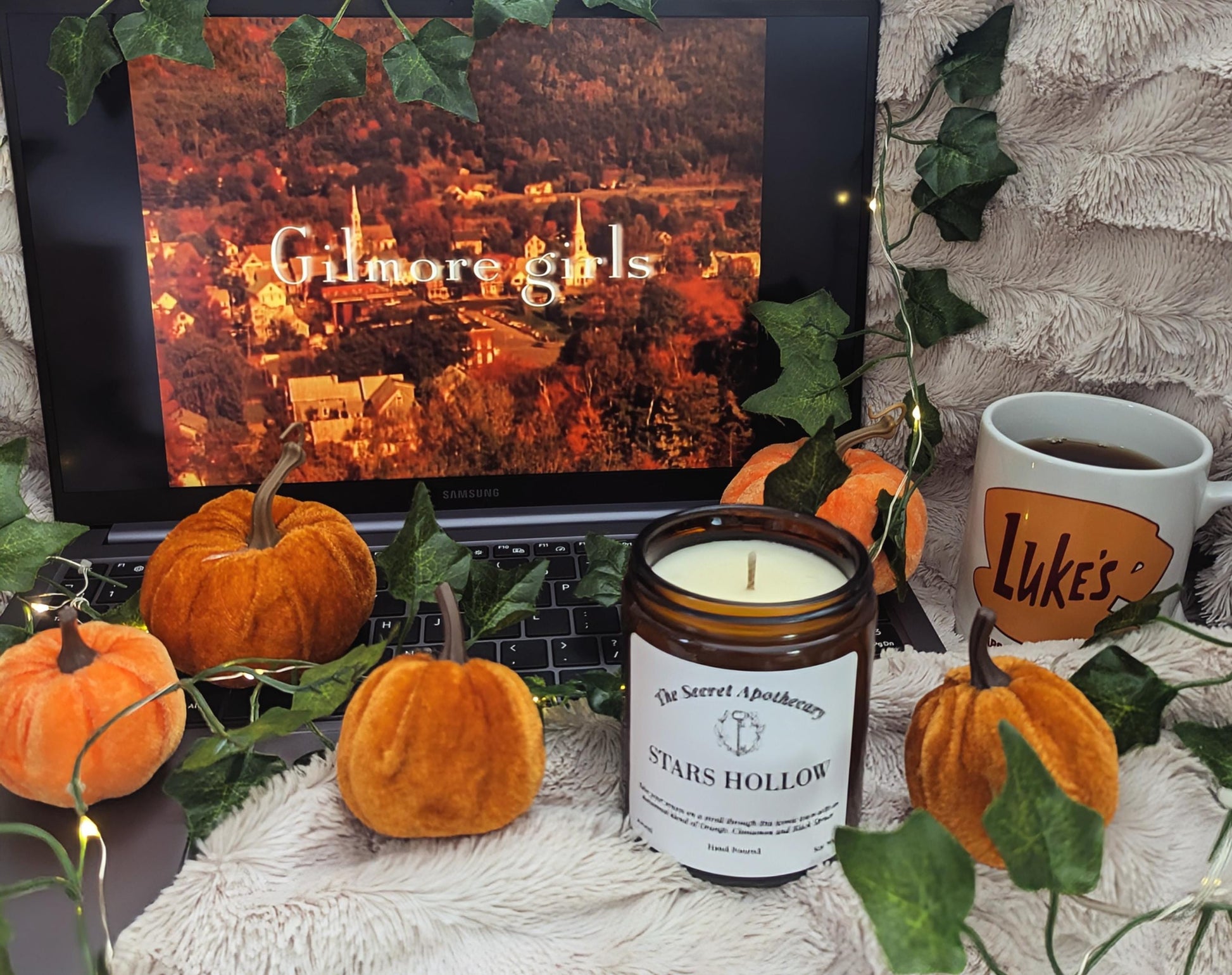Stars Hollow Luxury Scented Candle - 100% Organic Soy Wax With Premium Essential Oils in Amber Glass Jar. Gilmore Girls.
