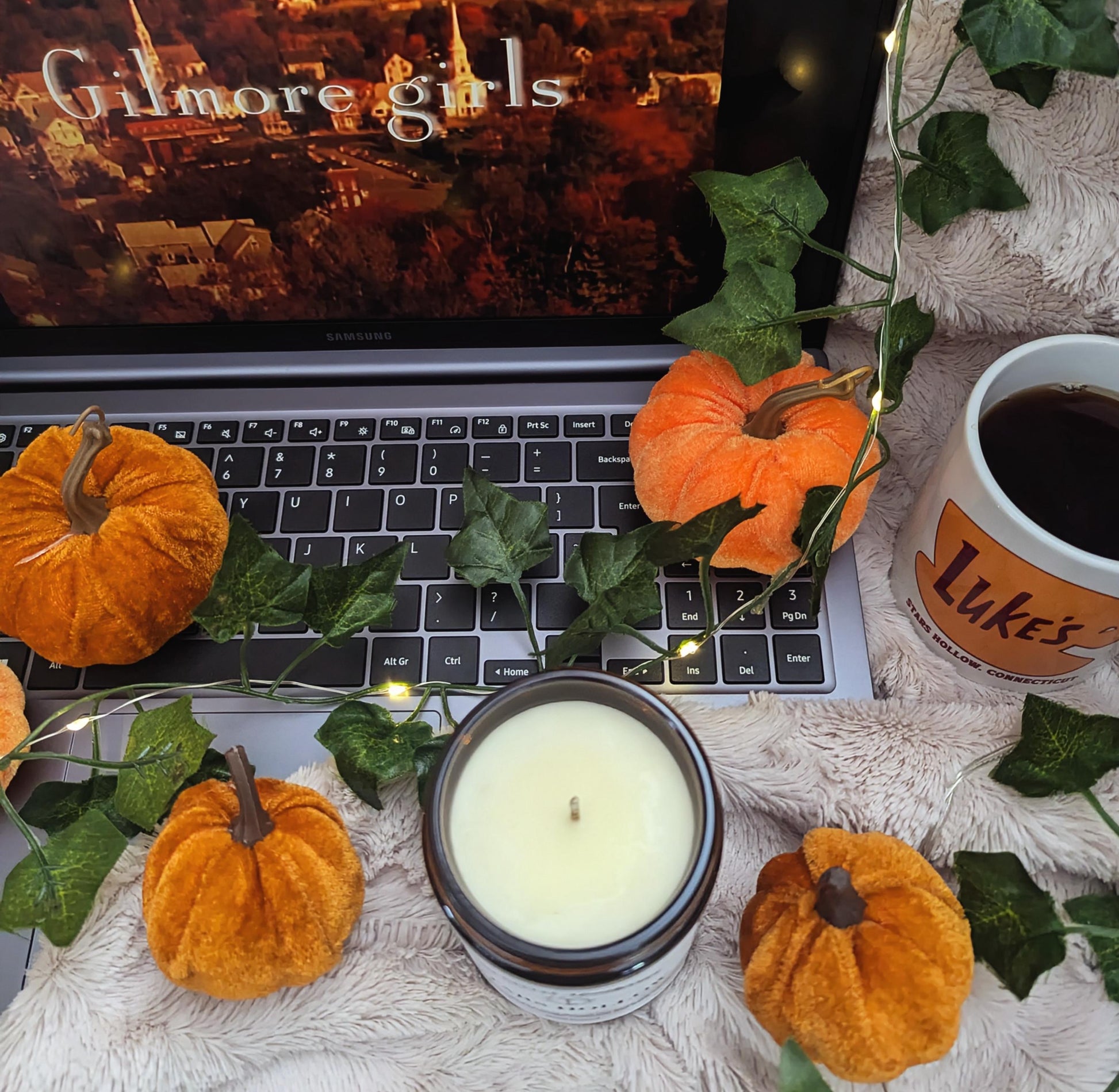 Stars Hollow Luxury Scented Candle - 100% Organic Soy Wax With Premium Essential Oils in Amber Glass Jar. Gilmore Girls.